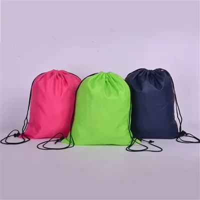 Apakah tas poliester rpet terasa lembut?